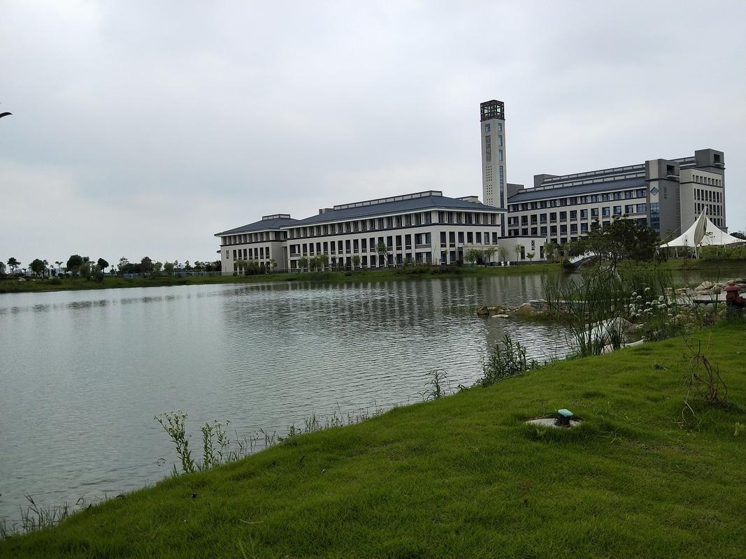 武汉学院风景照